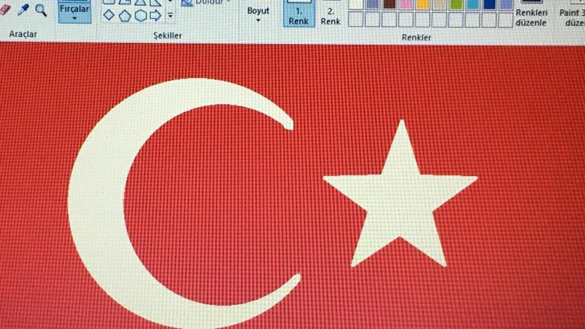 5.sınıf öğrencilerimiz bilgisayar ortamında Türk Bayrağı çizimi yaptı. 