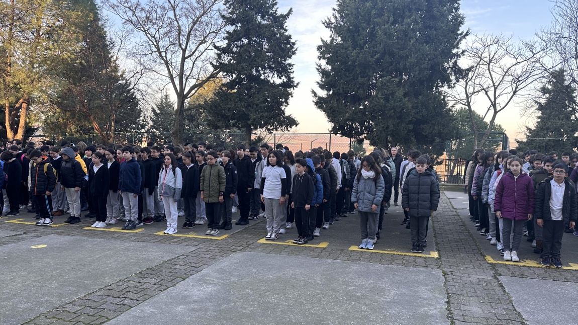 6 Şubat depreminin yıl dönümünde okulumuzda anma töreni gerçekleştirildi. 